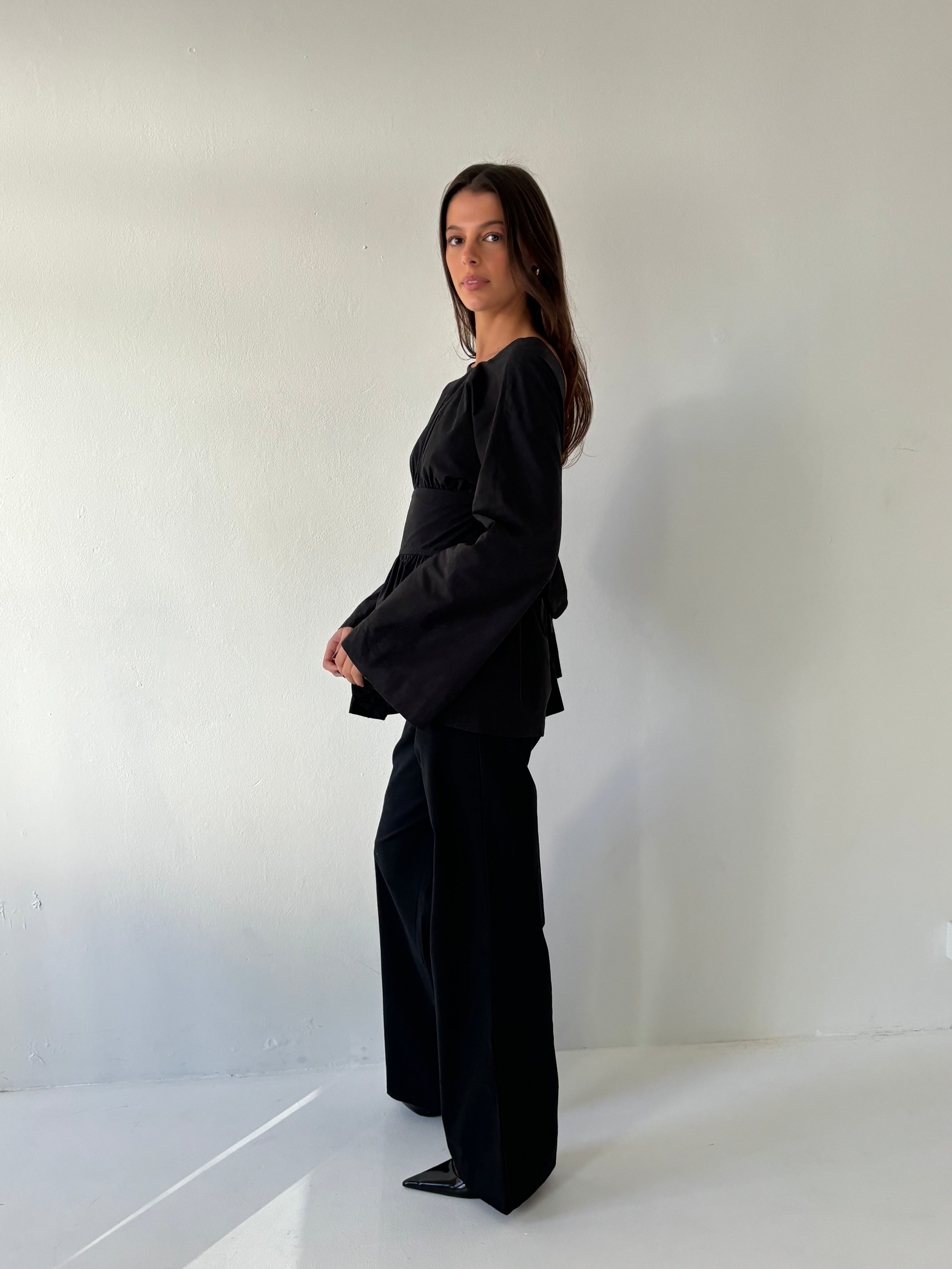 The Long Sleeve Rhoe Top in Black