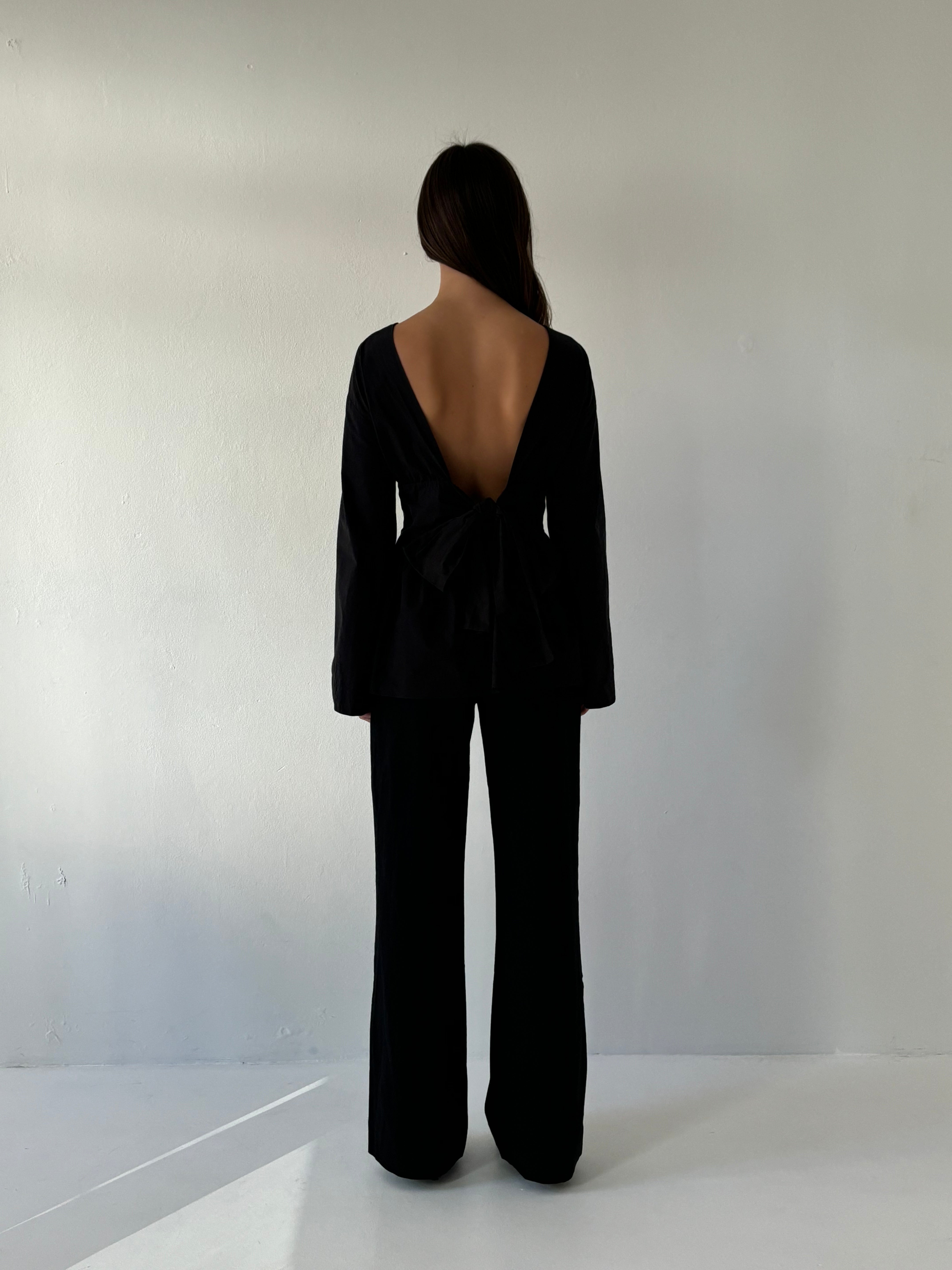 The Long Sleeve Rhoe Top in Black