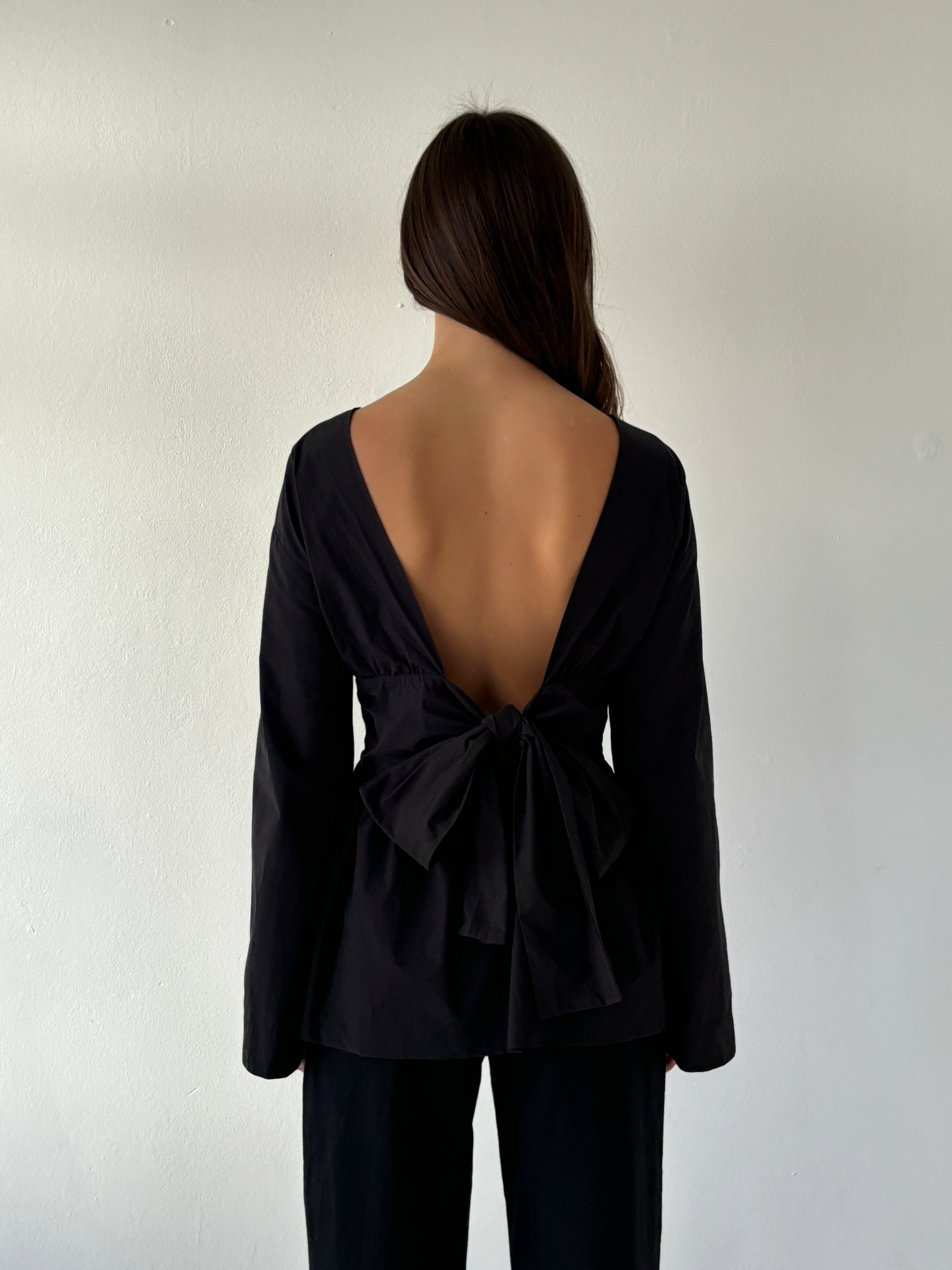 The Long Sleeve Rhoe Top in Black